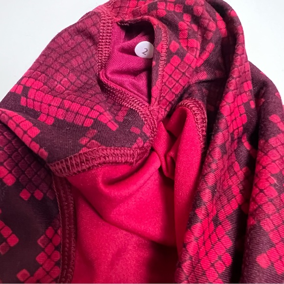 Lululemon red animal print leggings size 2 - Picture 5 of 6